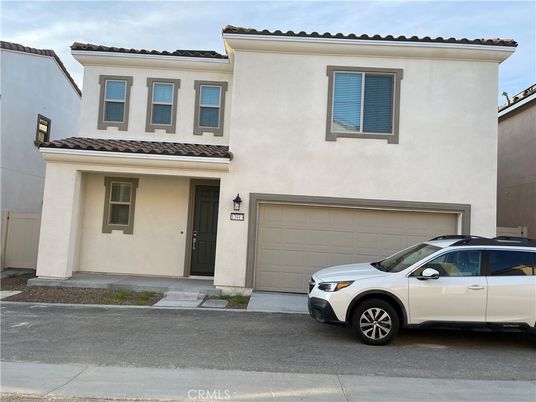 Attached, Exterior, Facade, Mediterranean