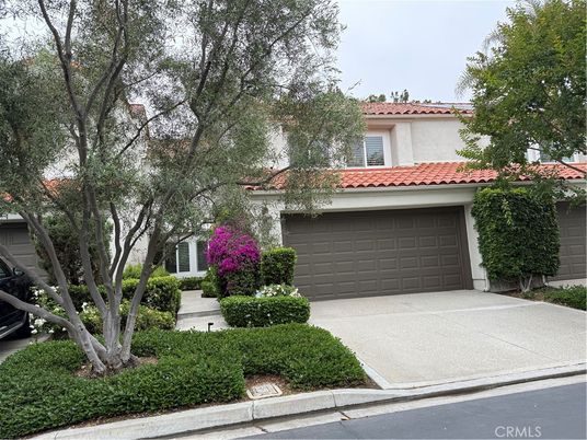 Attached, Exterior, Facade, Mediterranean