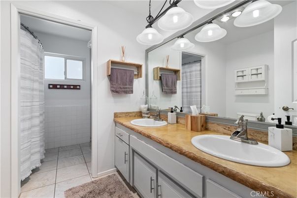Bathroom, Dual Sink Vanities, Interior, Pendant Lights