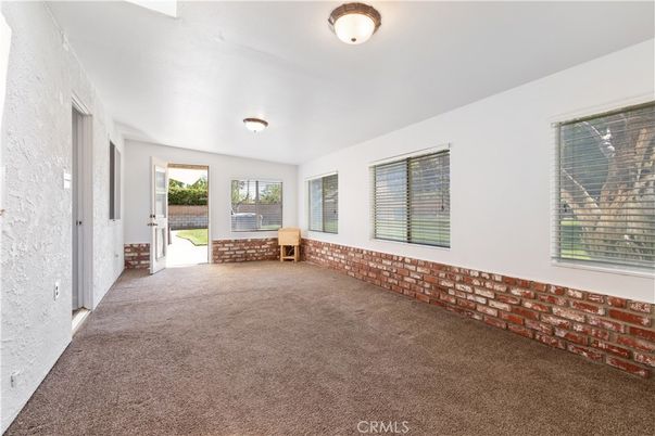 Empty room, Interior