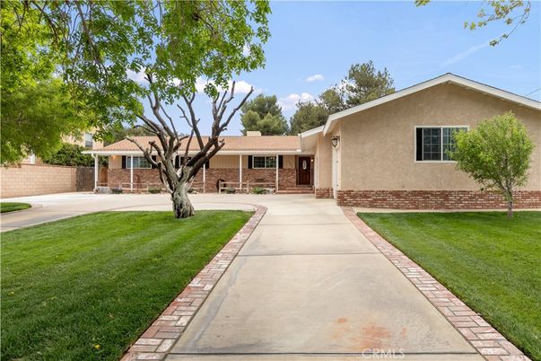 Exterior, Facade, Brick Facade, Ranch