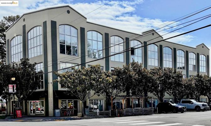 Exterior, Facade, Condo Building