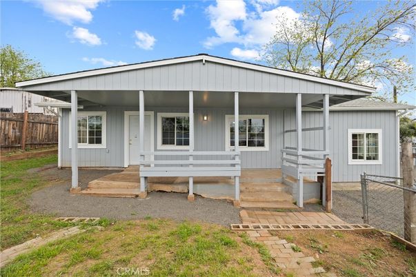 Exterior, Facade, Ranch