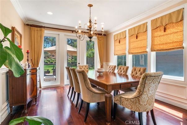 Chandelier, Dining room, Interior, Recessed Lighting, Wood Texture Flooring