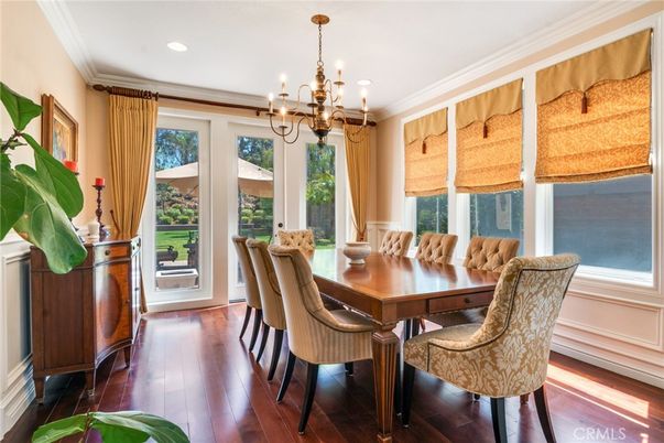 Chandelier, Dining room, Interior, Recessed Lighting, Wood Texture Flooring