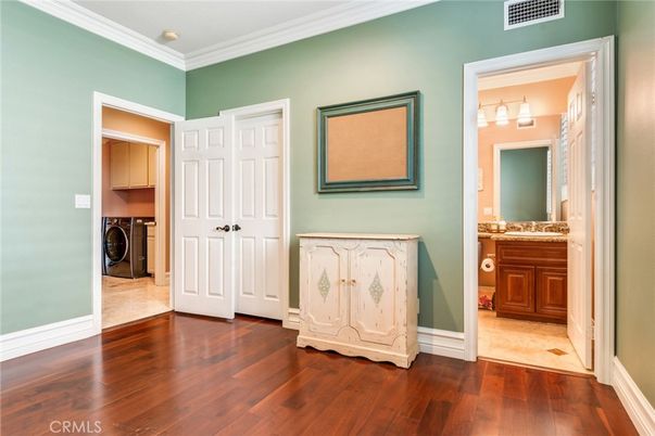 Bathroom, Interior, Utility Closets, Washer, Wood Texture Flooring