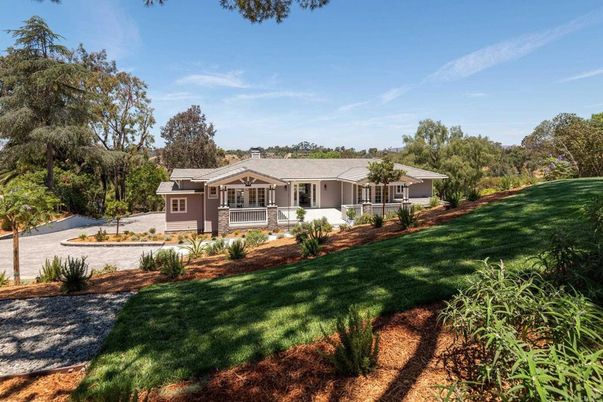 Backyard, Exterior, Facade, Ranch
