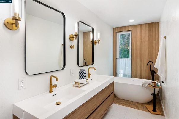 Bathroom, Dual Sink Vanities, Free Standing Baths, Interior, Recessed Lighting