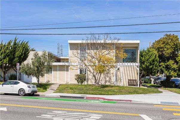 Exterior, Facade, None