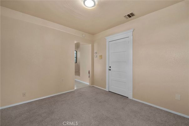 Empty room, Interior