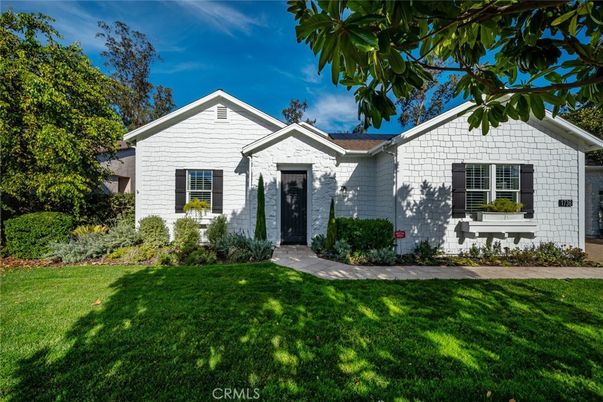 Backyard, Exterior, Facade, Ranch