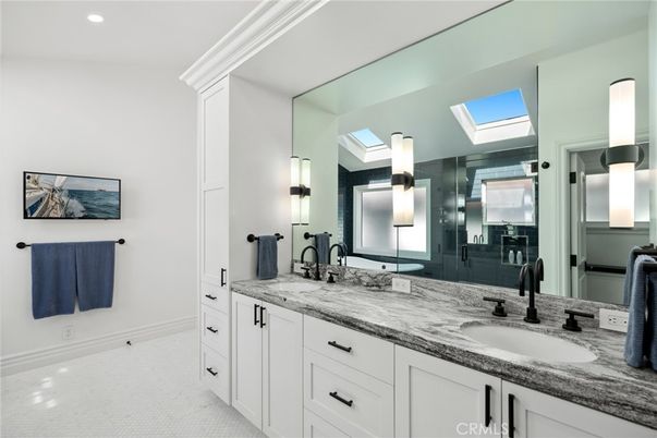 Bathroom, Dual Sink Vanities, Interior, Recessed Lighting