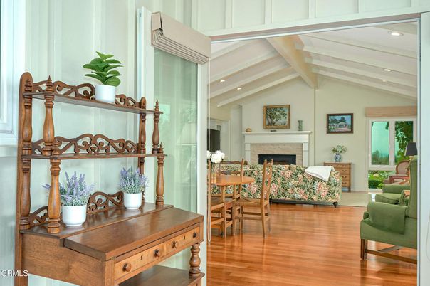 Dining room, Fireplace, Interior, Recessed Lighting, Wood Texture Flooring