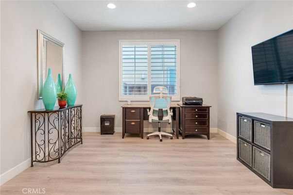 Home Office, Interior, Recessed Lighting, Wood Texture Flooring