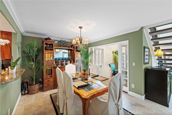 Chandelier, Dining room, Interior