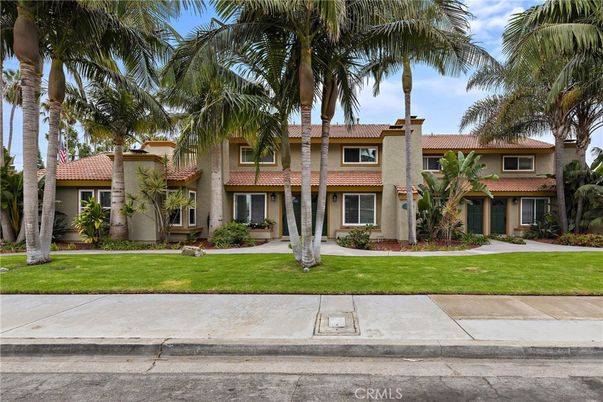 Backyard, Exterior, Facade, Mediterranean