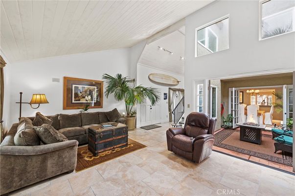 Chandelier, Interior, Living room