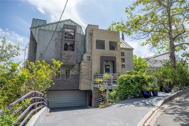 Attached, Exterior, Facade, Rowhouse