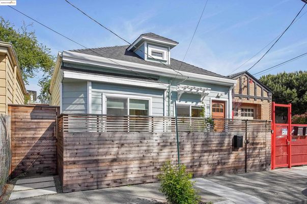 Exterior, Facade, American Foursquare