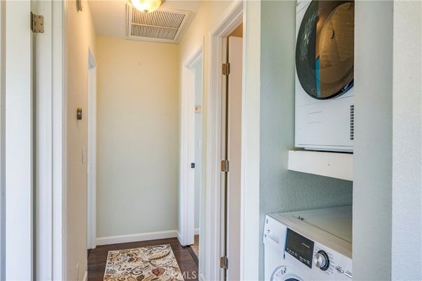 Interior, Utility Closets, Washer, Wood Texture Flooring