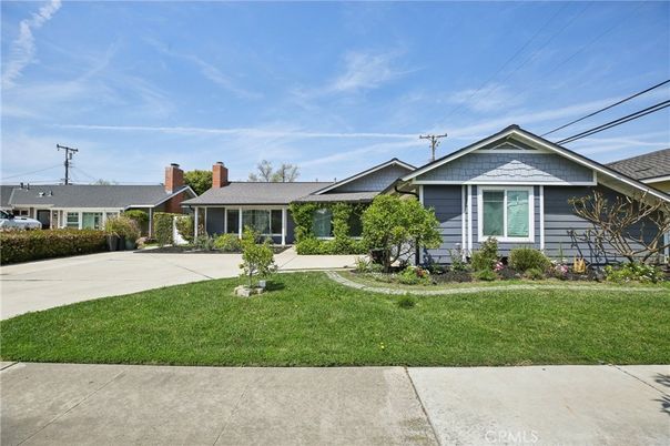 Backyard, Exterior, Facade, Ranch