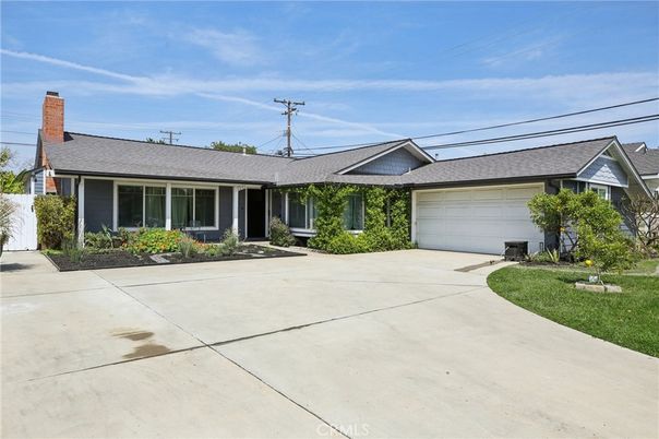 Attached, Exterior, Facade, Ranch