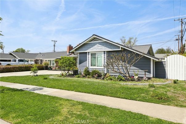 Exterior, Facade, Ranch