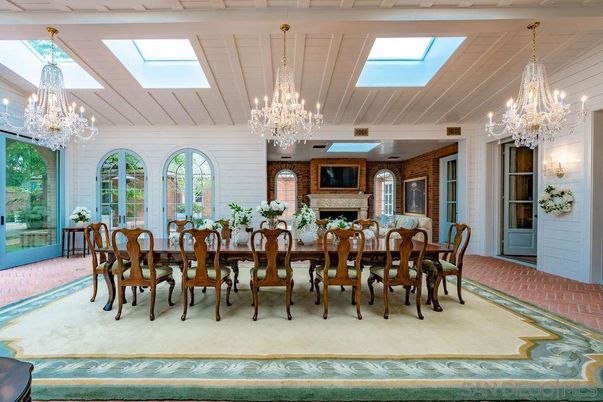 Chandelier, Dining room, Fireplace, Interior