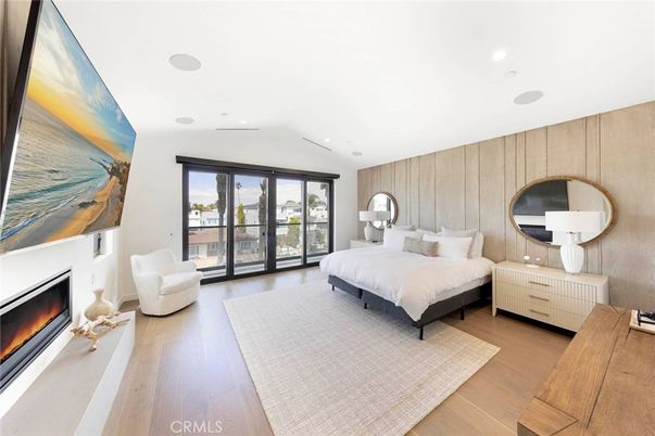 Bedroom, Fireplace, Interior, Recessed Lighting, Wood Texture Flooring