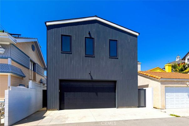 Attached, Exterior, Facade, Rowhouse