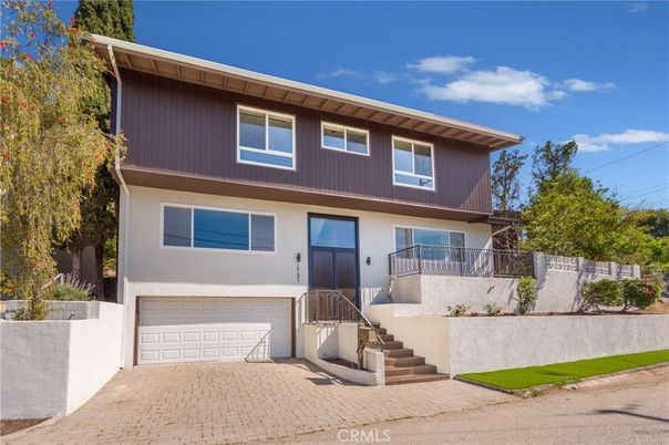 Attached, Exterior, Facade, Raised Ranch