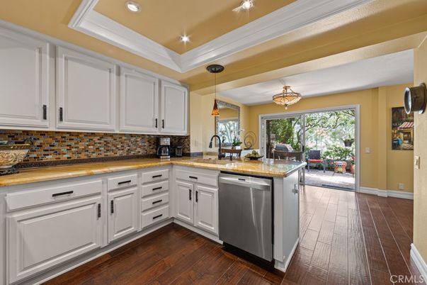 Dining room, Interior, Kitchen, Pendant Lights, Recessed Lighting, Wood Texture Flooring