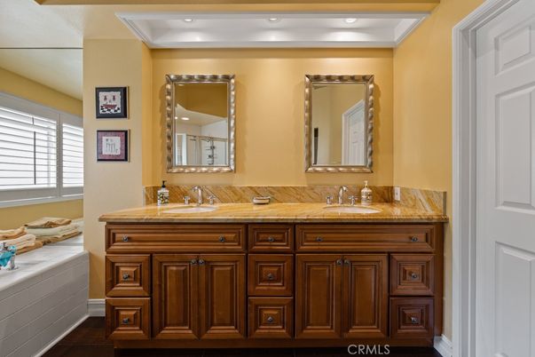 Bathroom, Dual Sink Vanities, Interior, Recessed Lighting