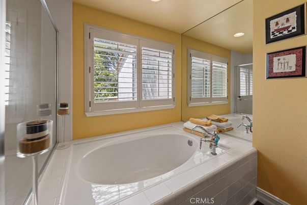 Bathroom, Interior, Recessed Lighting, Tile Countertops