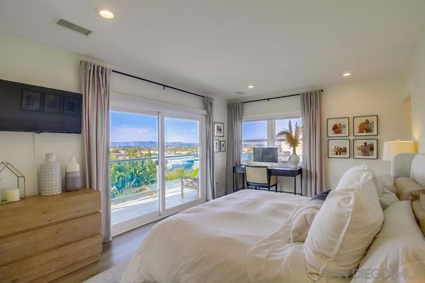 Bedroom, Home Office, Interior, Recessed Lighting, Wood Texture Flooring