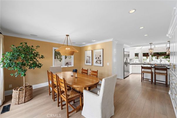 Dining room, Interior, Kitchen, Pendant Lights, Recessed Lighting, Wood Texture Flooring