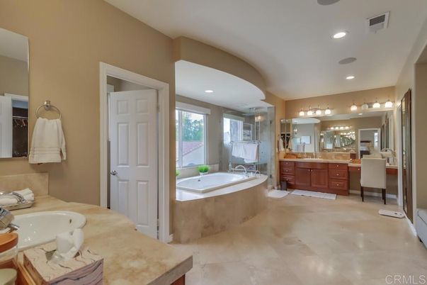 Bathroom, Dual Sink Vanities, Interior, Recessed Lighting