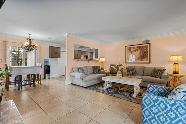 Chandelier, Dining room, Interior, Living room