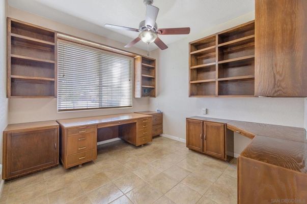 Home Office, Interior