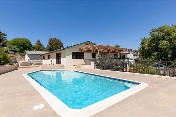Exterior, Pool