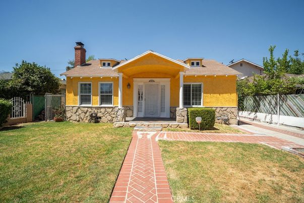 Backyard, Exterior, Facade, Ranch