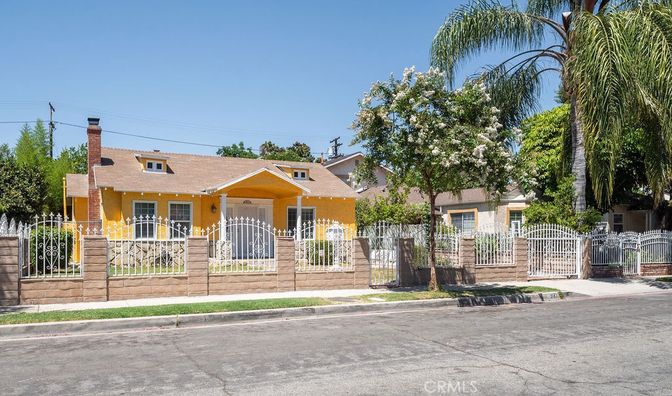 Exterior, Facade, Ranch