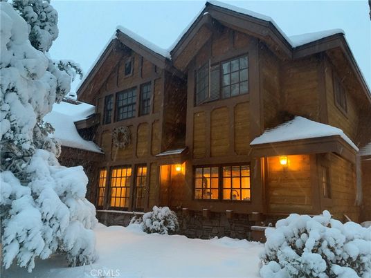 Exterior, Facade, Log Home