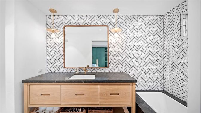 Bathroom, Interior, Pendant Lights