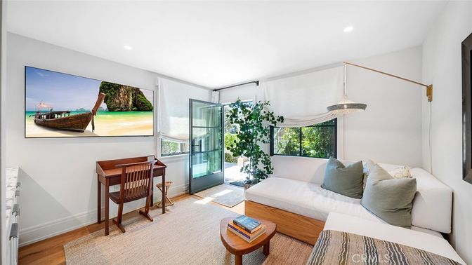 Interior, Living room, Pendant Lights, Recessed Lighting, Wood Texture Flooring
