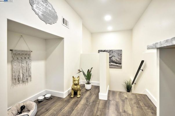 Interior, Recessed Lighting, Wood Texture Flooring