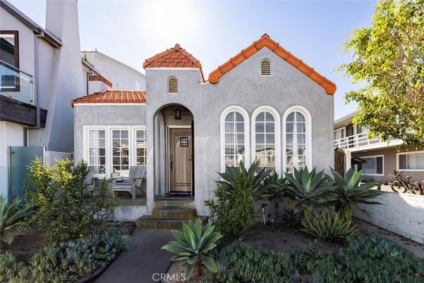 Exterior, Facade, Spanish Mediterranean