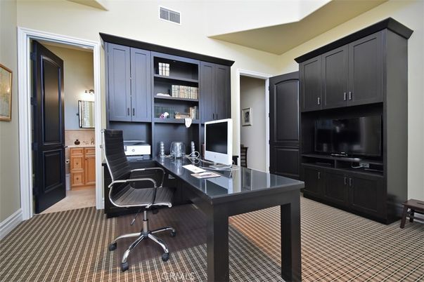 Home Office, Interior