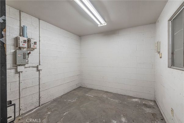 Empty room, Interior
