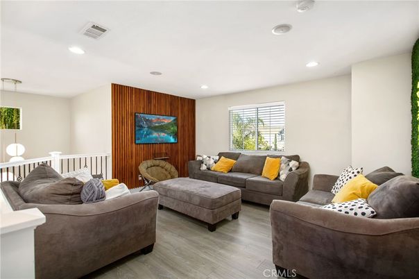 Interior, Living room, Pendant Lights, Recessed Lighting, Wood Texture Flooring, Wooden Walls
